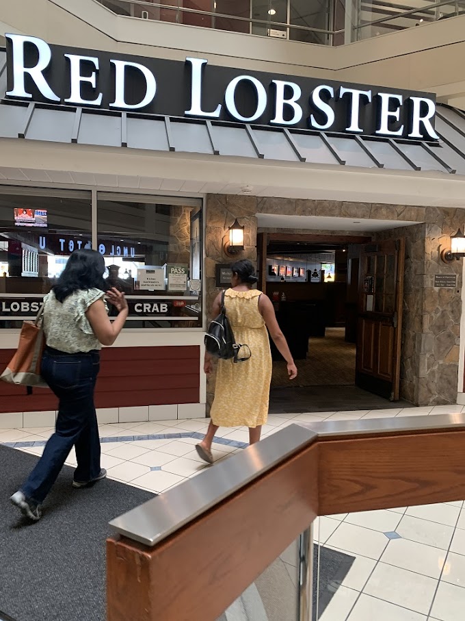 Red Lobster - Atrium On Bay Toronto