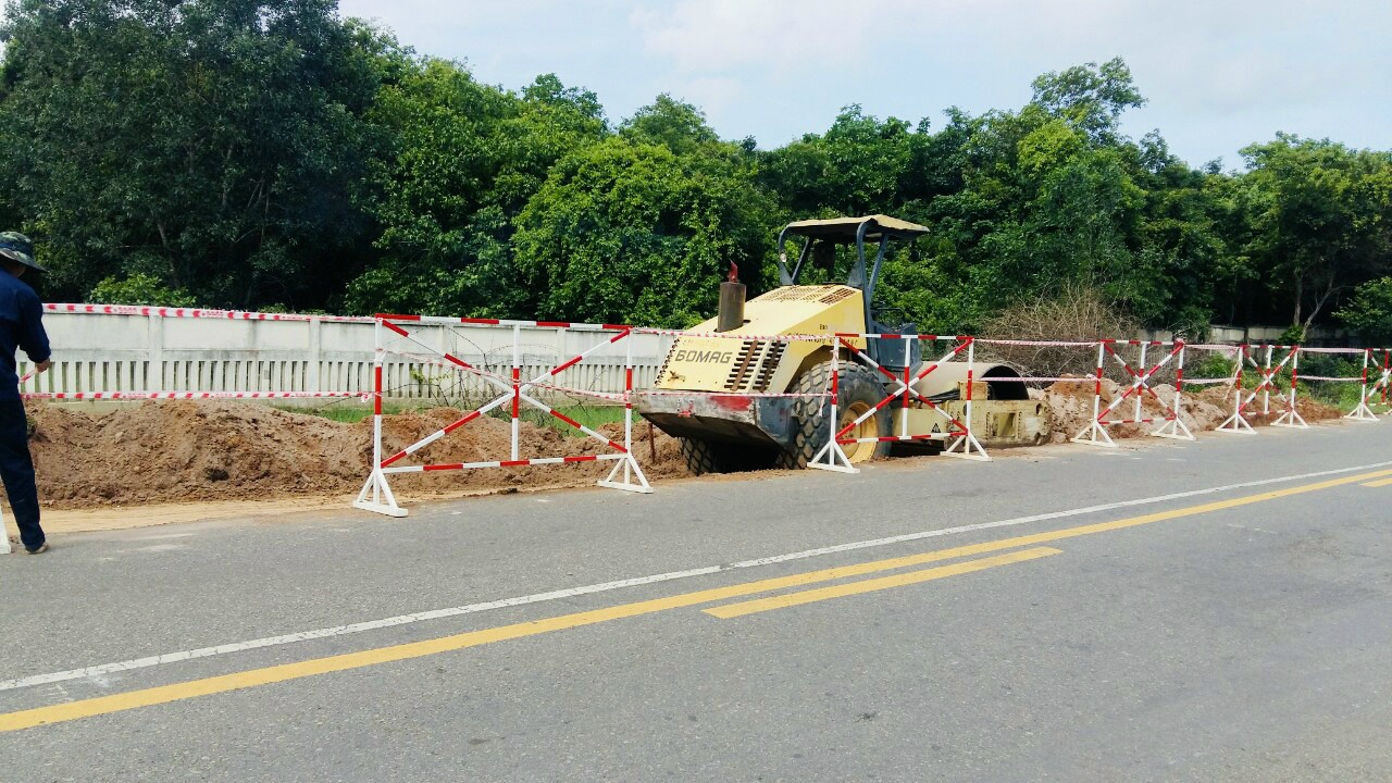 hình ảnh tiến độ thi công mở rộng tuyến đường tỉnh lộ 328 , ảnh thực tế chụp tại đoạn trước ủy ban nhân dân xã Phước thuận