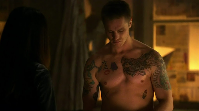 Devon Sawa Shirtless on Nikita s1e18