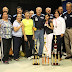 Campeones Nacionales de Cachibol obsequian trofeo a Verónica Salazar