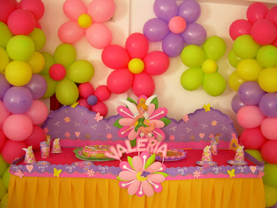 Decoracion de fiesta infantil con globos y girnaldas