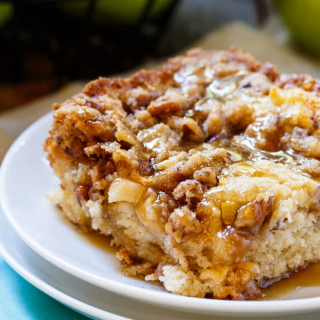 Apple Cinnamon Crunch Cake