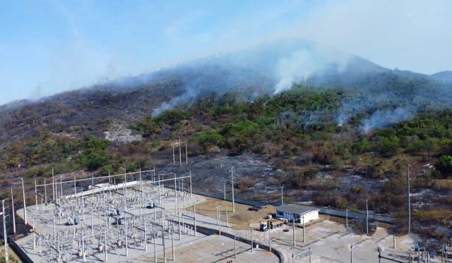 Incêndio de grandes proporções atinge serras em Jacobina