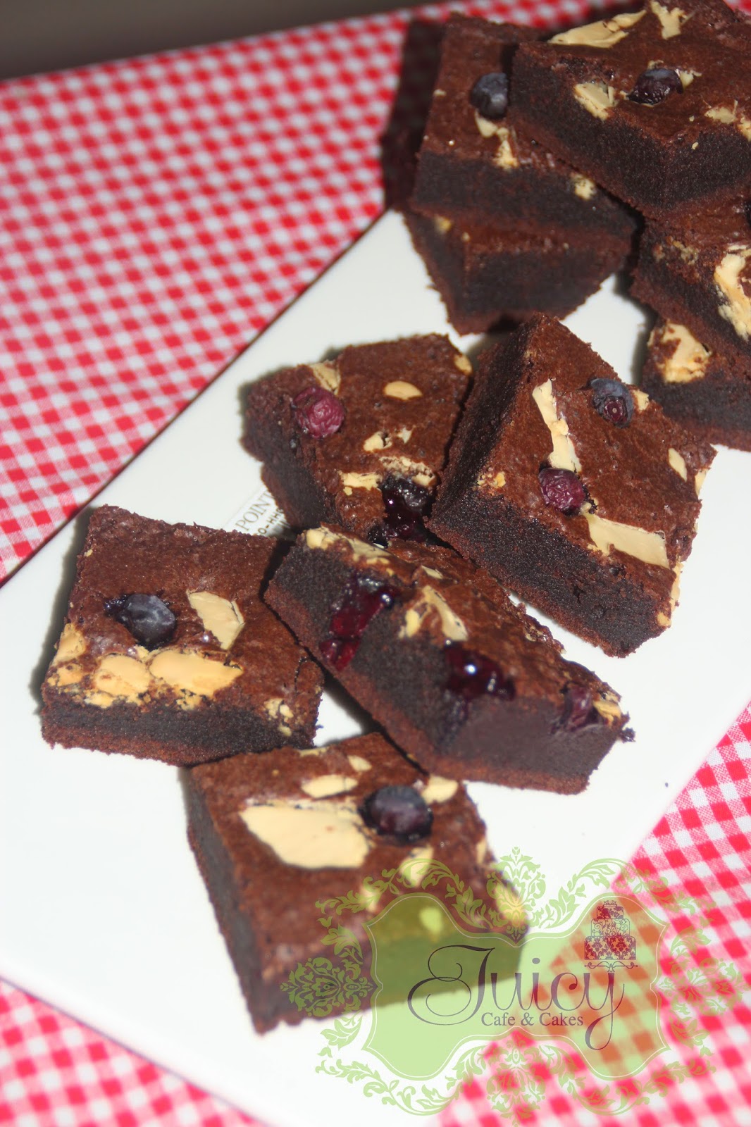 JUICY CAFE: CHOCOLATE BROWNIES