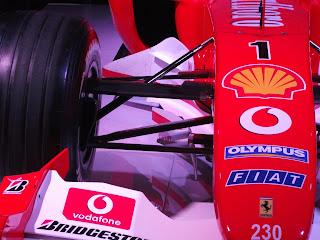 F1　マシン　フロントウィング　フロントサスペンション