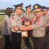 Kapolda Kepri Berikan Penghargaan Kepada 29 Personel Polda Kepri Yang Berprestasi Dalam Melaksanakan Tugasnya 