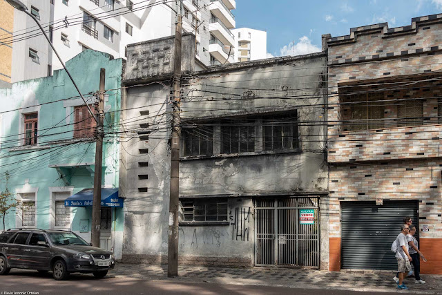 Casa desocupada na Rua Presidente Carlos Cavalcanti