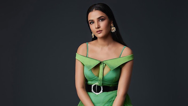 Jasmin Bhasin Celebrity Wallpaper