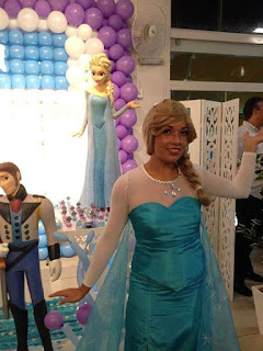 FROZEN EM BH COROAÇÃO DA PRINCESA MANUELA DECORAÇÃO PERSONAGEM VIVO TEATRO FROZEN AO VIVO DISNEY BELO HORIZONTE AUE BUFFET AUE