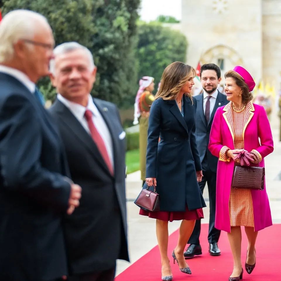 Her Majesty Queen Rania Al Abdullah joined Their Majesties King Carl XVI Gustaf and Queen Silvia of Sweden at a meeting on Tuesday with representatives from the Jordan River Foundation (JRF) and Swedish furniture conglomerate IKEA