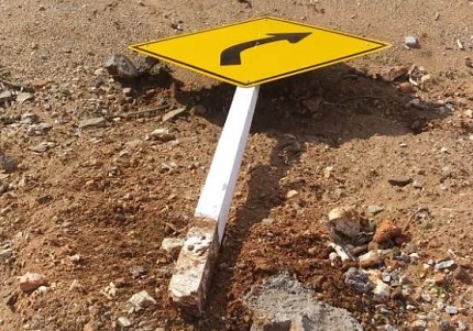 Vândalos destroem cerca de 30 placas em rodovia da PB