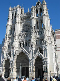 Amiens: uma das maiores catedrais do mundo, entrada do Paraíso