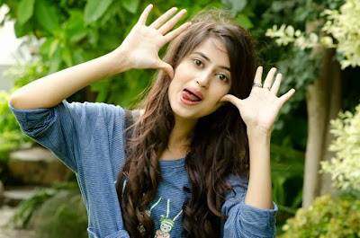 Sajal Ali HD Wallpapers