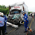 Aparatoso accidente de tránsito deja dos muertos.