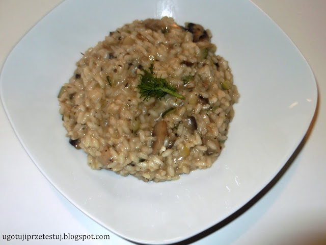 Risotto z pieczarkami i cukinią