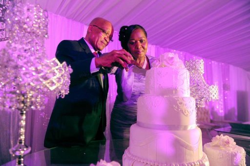 El polígamo líder de Sudáfrica se casó por cuarta vez