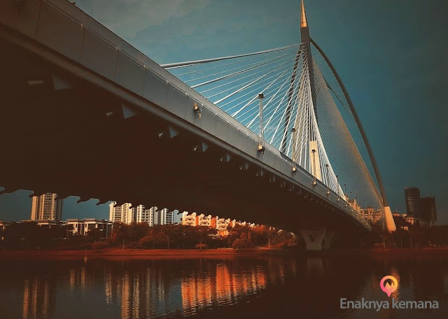 jembatan putrajaya destinasi wisata terbaik malaysia