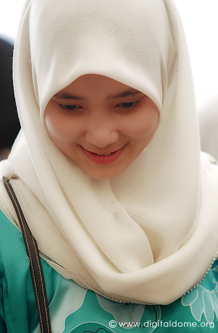 Belajar Memahami Islam: Wanita Anggun nan Cantik milik 