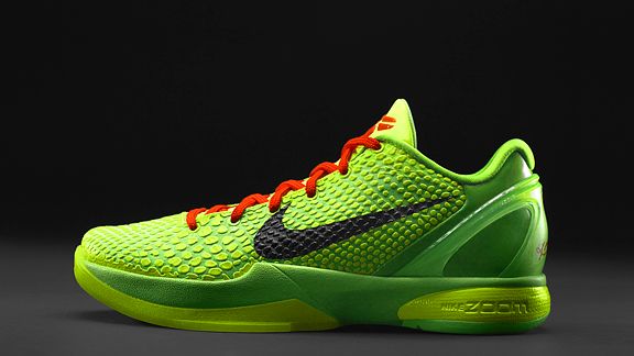 LA Laker Kobe Bryant shows off his ridiculous new Grinch Shoes (Nike Zoom