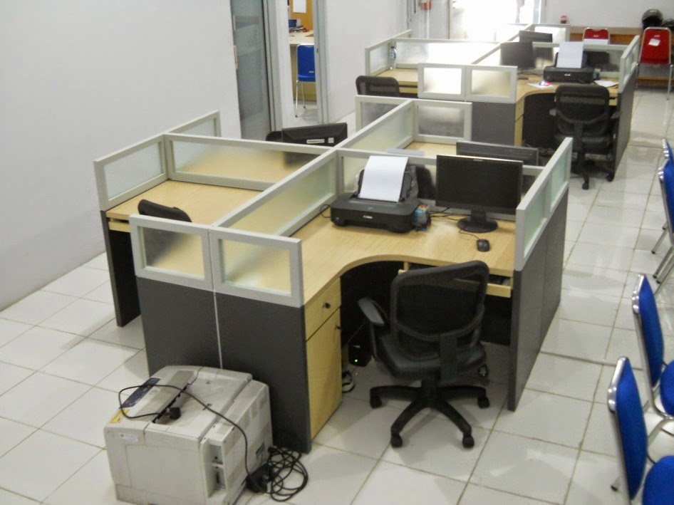 Meja Sekat Kantor Bentuk X - Custom Furniture Kantor Semarang