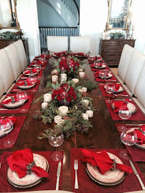 Decora estas navidades la mesa de comedor  con colores rojo y blanco