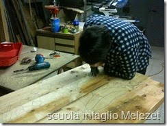 scontornatura di sculture scolpite su legno cirmolo