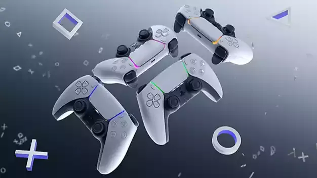The best controller was chosen, according to the votes of people from Twitter