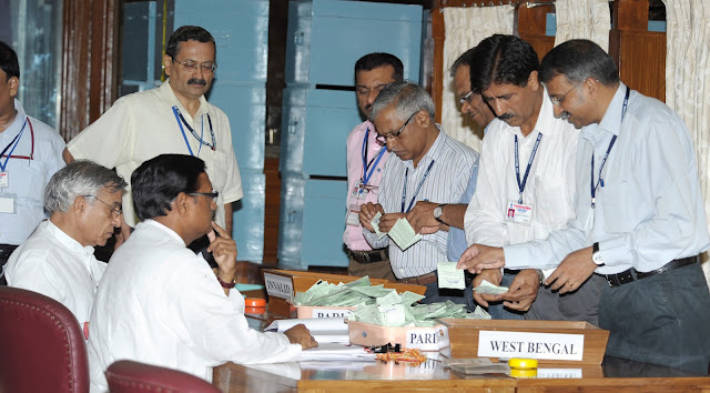 Sh. Satya Pal Jain, Counting Agent of Sh. P A Sangma, and Sh. Pawan Bansal, Counting Agent of Sh. Pranab Mukherjee, during the counting of votes for the Presidential Election at Parliament House, New Delhi.