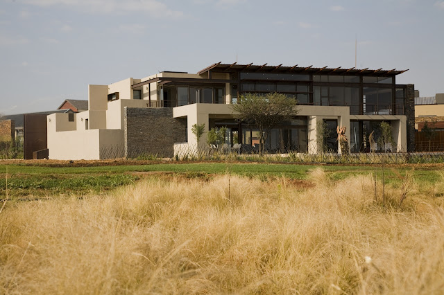 Modern Serengeti House by Nico van der Meulen Architects 