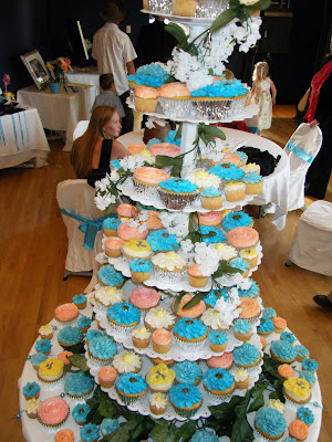 beach wedding cupcakes