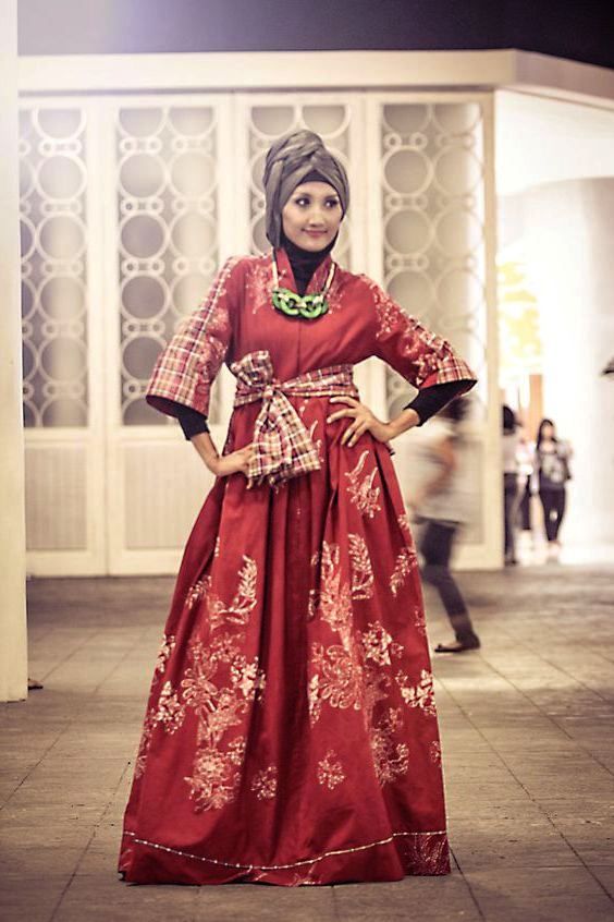 21 model baju  batik pesta  untuk  wanita  muslim modern 