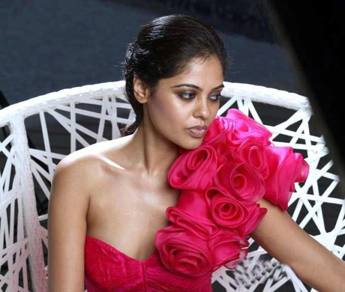 Telugu Actress Bindu Madhavi Hot Photoshoot sexy stills