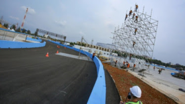 Grand Stand Formula E Ambruk Akibat Badai, Netizen: Gak Usah Malu Mengakui!