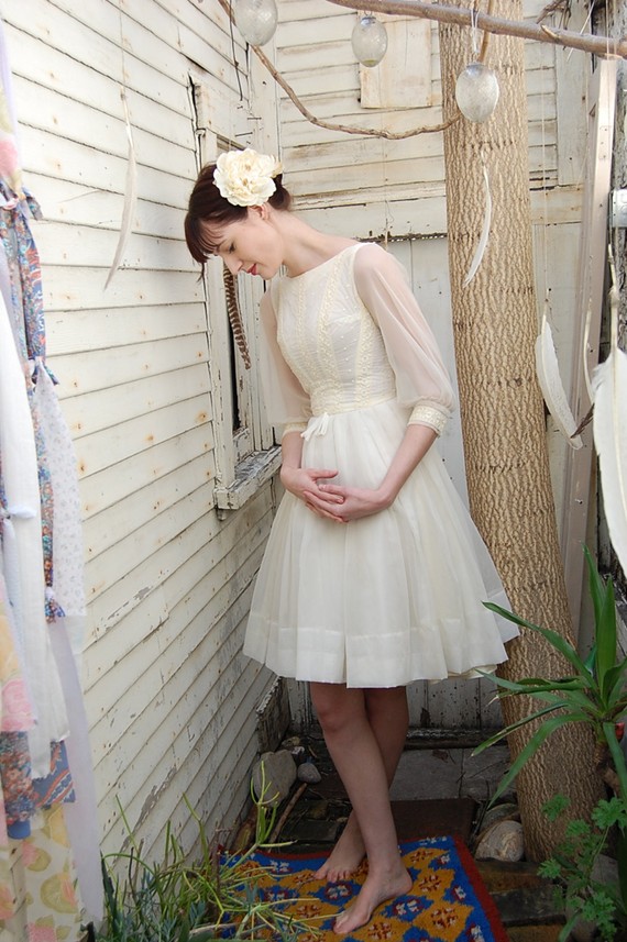 I think this vintage 50's party dress could make a beautiful summer wedding 