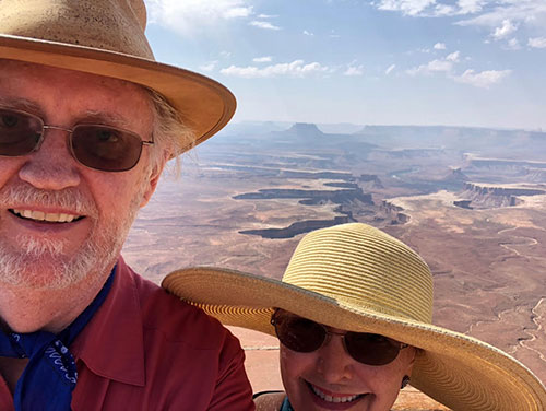 Resident Astronomers pose for selfie at Canyonlands National Park (Source: Palmia Observatory)