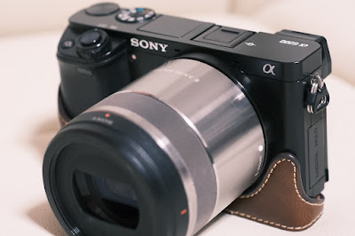 SONY α6000 、非純正レザーケース