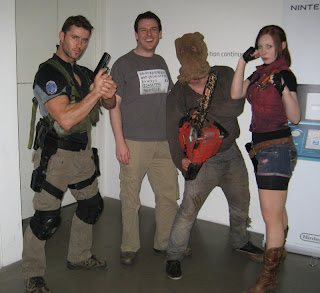 Chris Jarvis aka @holdmykidney aka Novel Gamer posing for a photo with the cast of the Resident Evil Mercenaries interactive event