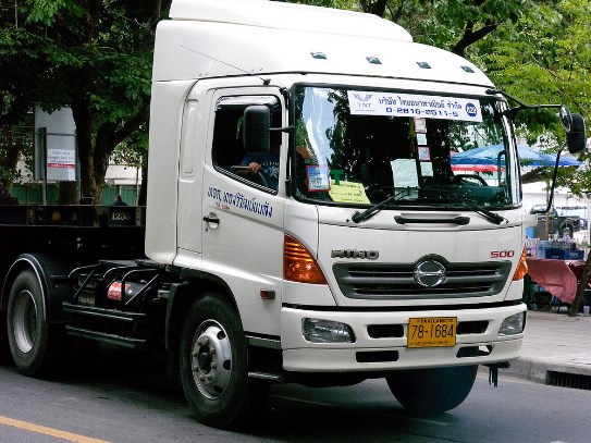 gambar truk Hino 500 Tractor