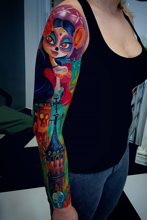 Brilhantemente colorido manga da tatuagem. O que faz este projeto pop, é o uso de tais brilhante e divertido, cores e combinação de cores. Simplesmente por olhar para a tatuagem que você já pode sentir a energia vindo de ti. 