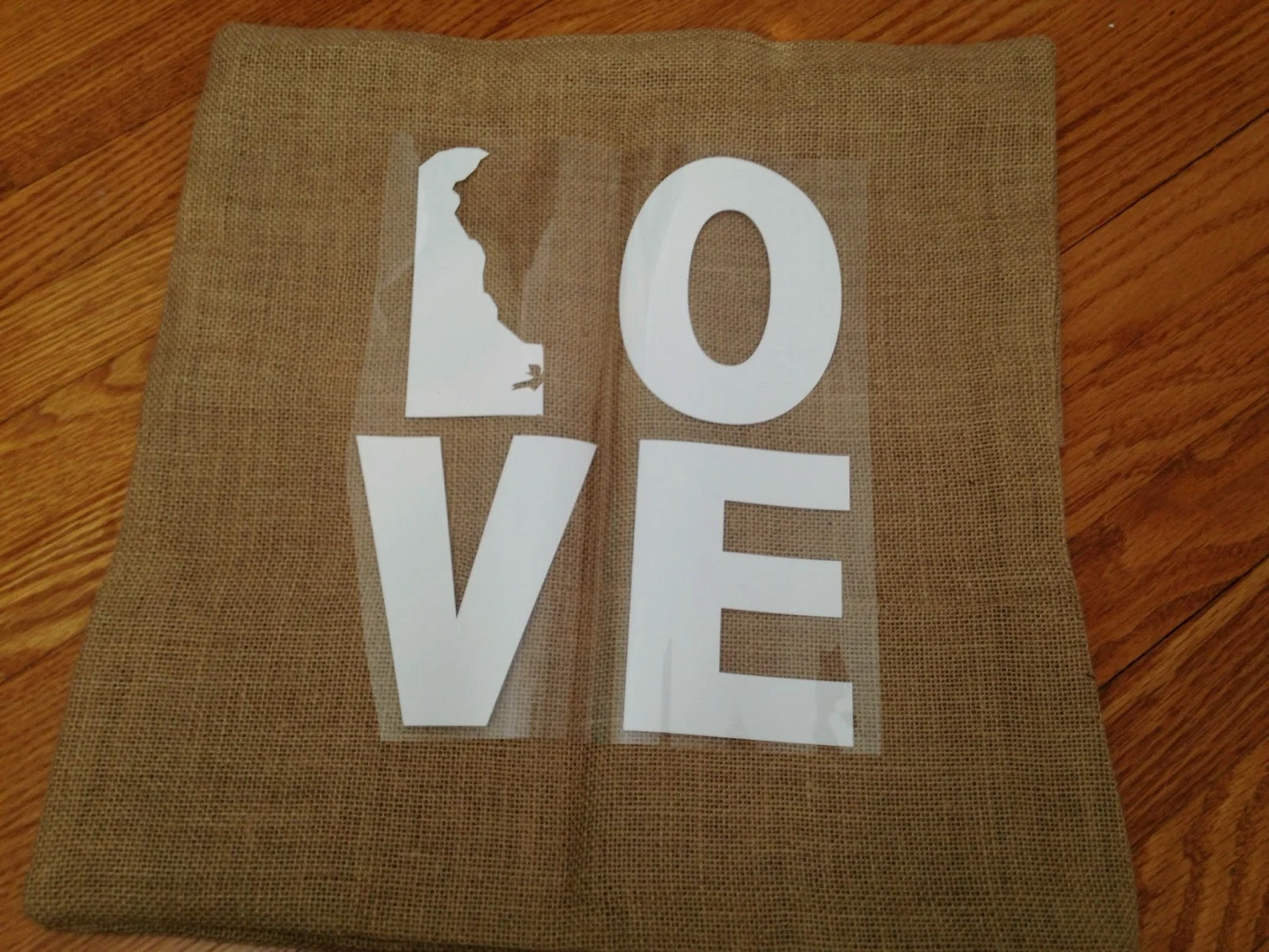 Silhouette crafters, heat transfer vinyl, HTV, center design, burlap pillow