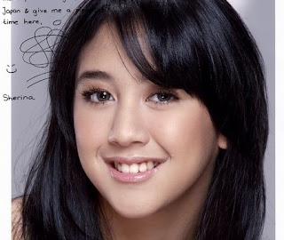 FOTO HOT ARTIS SHERINA MUNAF DIPERKOSA