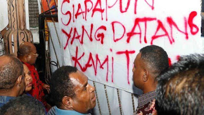 Video Mahasiswa Tolak Kunjungan Gubernur Papua di Asrama Papua Surabaya 