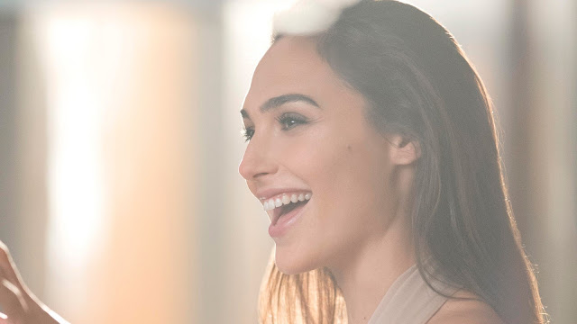 Smiling Beautiful Gal Gadot HD Wallpaper