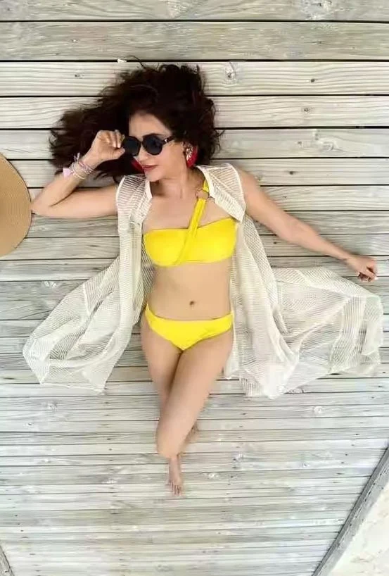 Karishma Tanna bikini hot actress