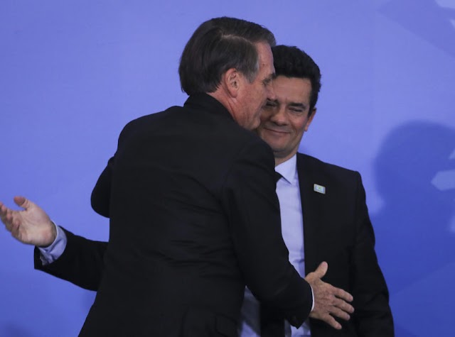 Ao anunciar demissão, Moro diz que Bolsonaro queria mexer na PF para ter acesso a relatórios de inteligência