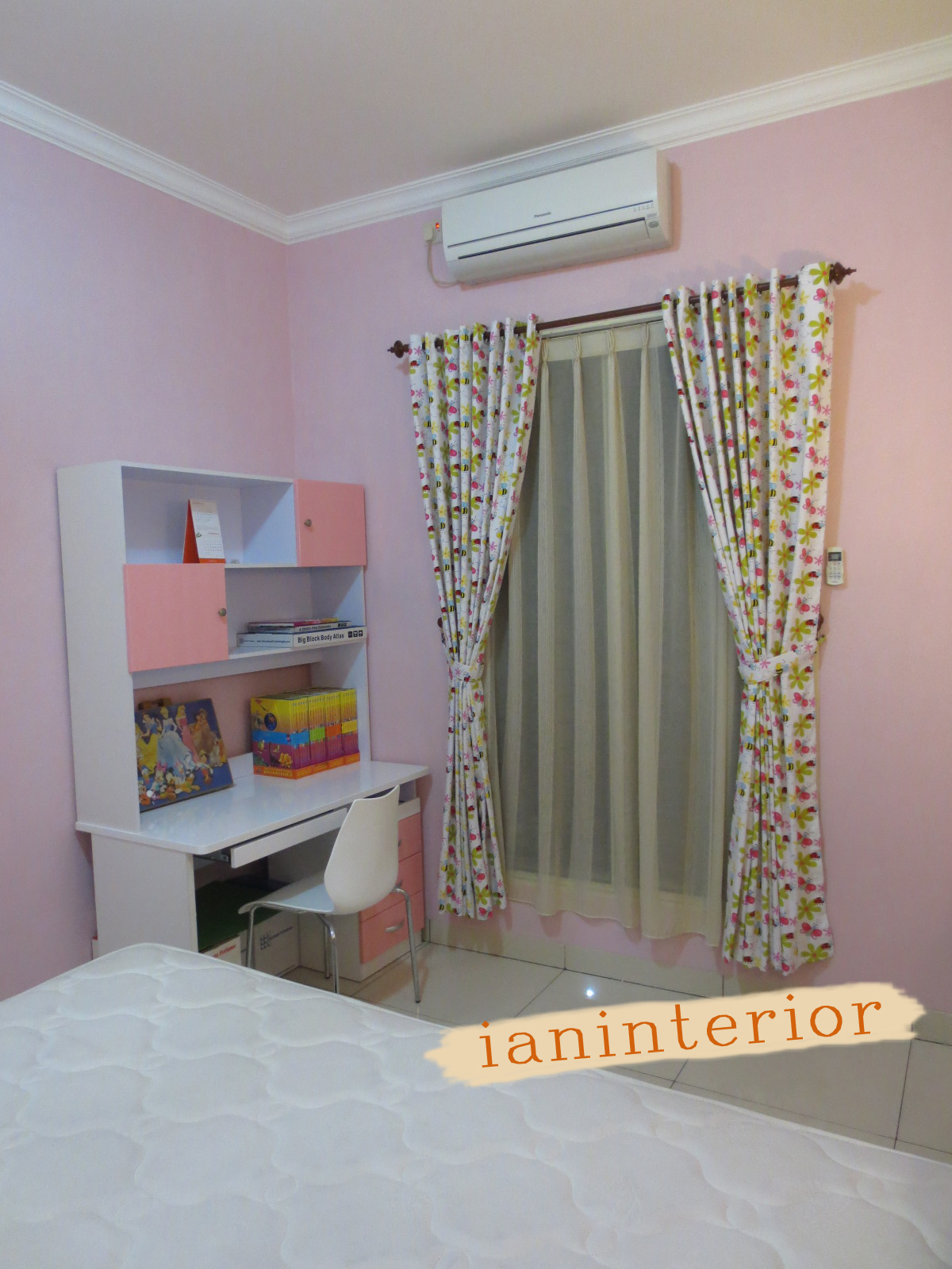 ianinterior Wallpaper  Pink untuk Kamar  Anak  Perempuan di 