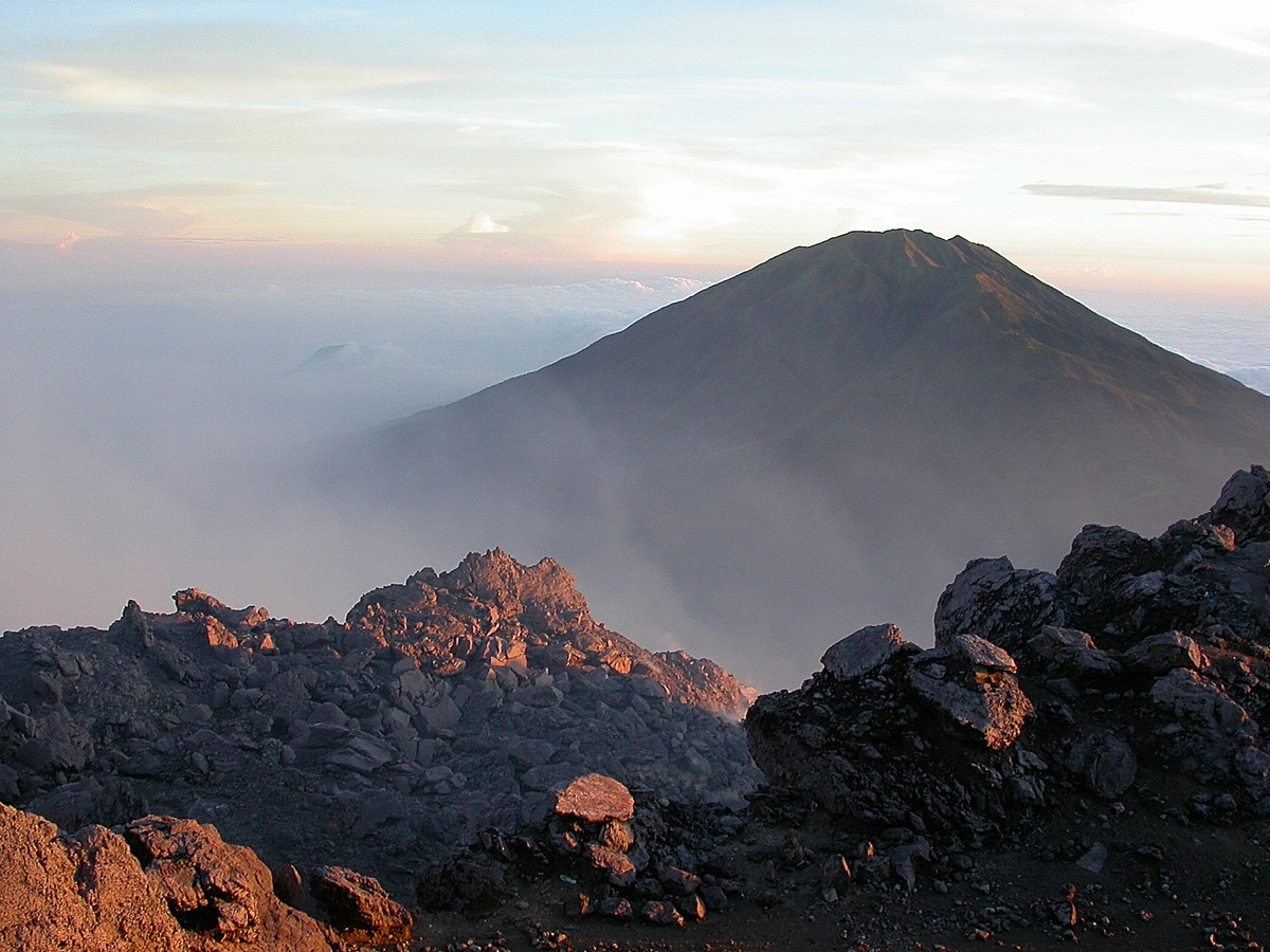 Indon sie Java le volcan Merapi  2911m Les routes de 