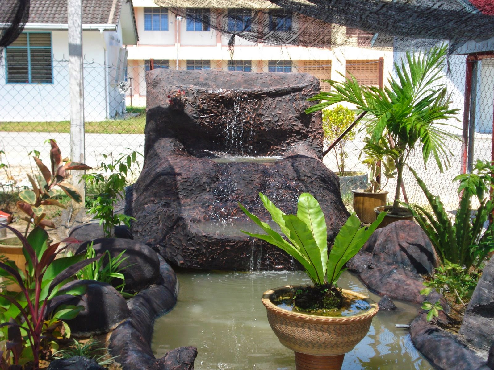 LANSKAP KOLAM AIR TERJUN ~ Rumah Idaman