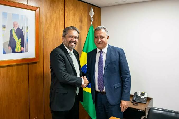 Ministro Rui Costa e governador Elmano visitam obras da Transnordestina em Piquet Carneiro, nesta quinta-feira (14).