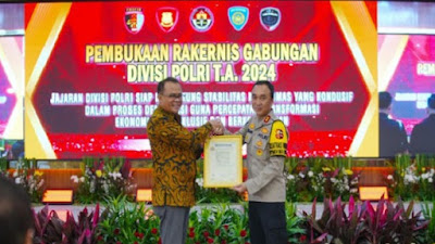  Kapolri Apresiasi Divisi Humas Polri Terima Sertifikat ISO 9001:2015